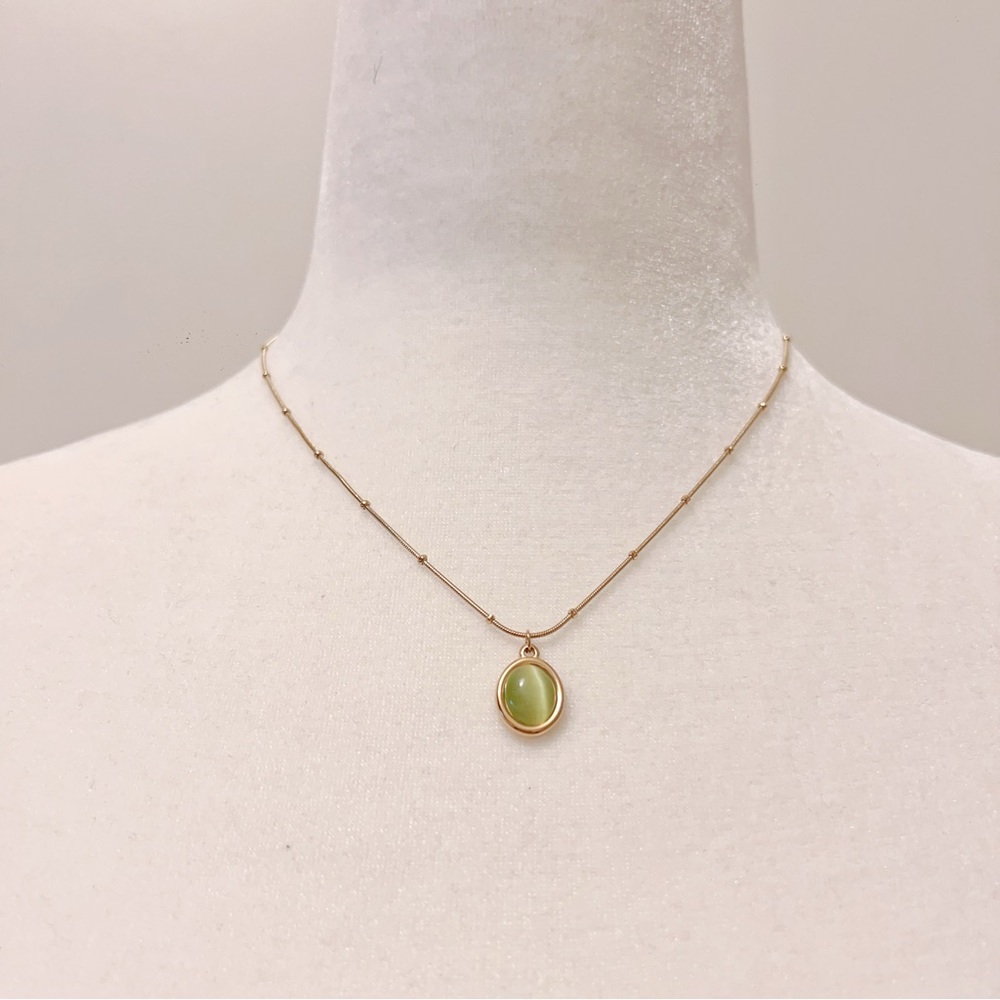 Minimal Green Oval Pendant Necklace | Stainless Steel | Hypoallergenic